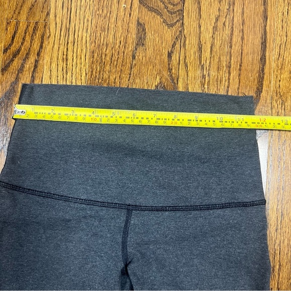 Lululemon Women’s 4 High Rise Tight Leggings Cropped Black Gym Run Train Run - Picture 6 of 6